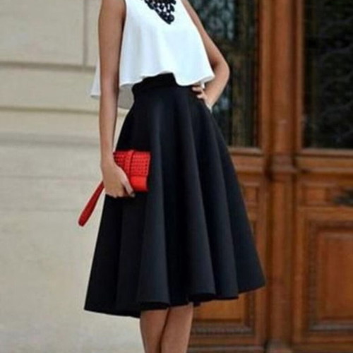 Set skirt klos with crop top small like new, black and white