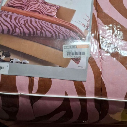 Guy Laroche single comforter safari print new with cover 1.55x2.30