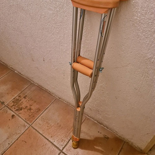 Crutches in excellent condition, slightly used