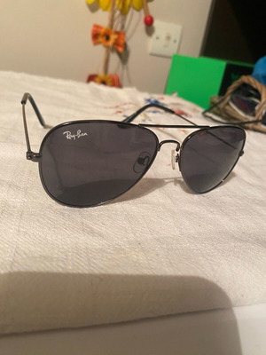 Γυαλιά ηλίου Ray Ban καινούργια με ελάττωμα στη μύτη, μαύρα