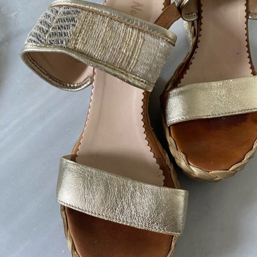 Beige platforms with woven heel and gold details like new