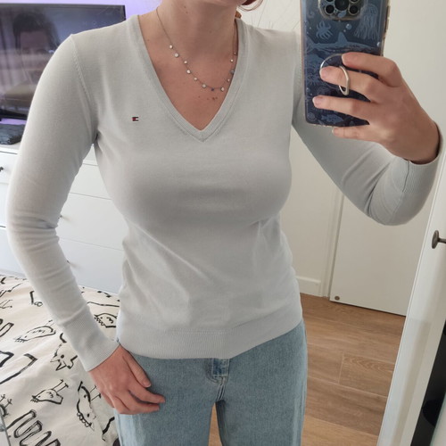 Tommy Hilfiger women's blue v neck regular classic top used, Small