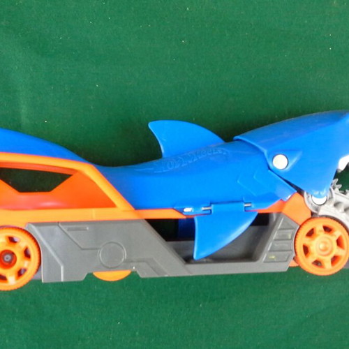 Shark toy like new