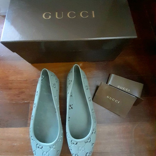 Gucci ballet flats with rubber logo like new, gray, size 37