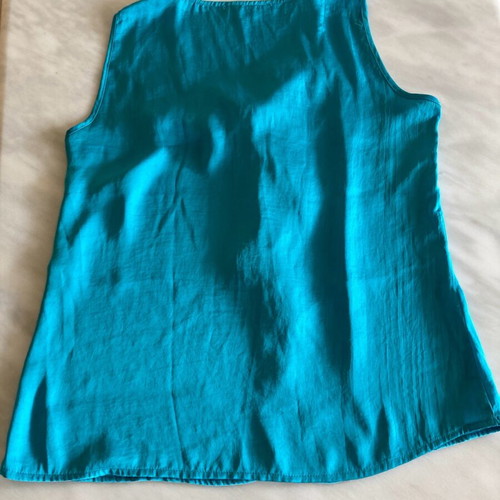 Top like new, size large