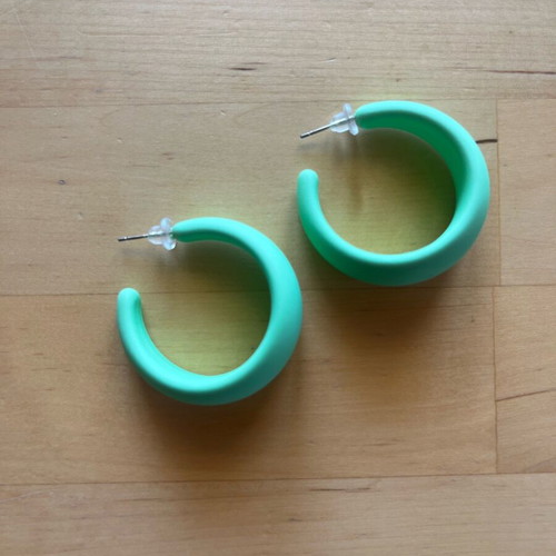Hoop earrings green like new