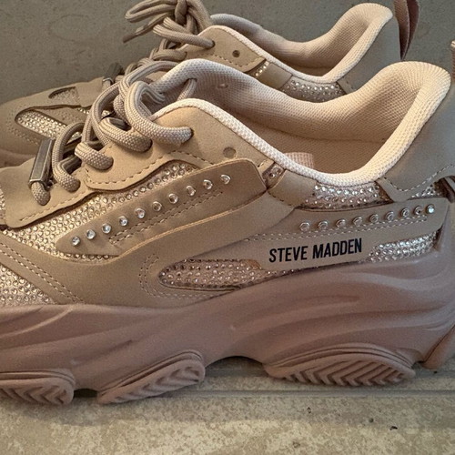 Steve Madden sneaker size 38 new, beige, narrow fit