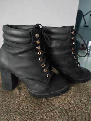 Ankle boots with heel and laces used, size 39, black