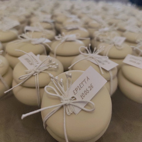 Bomboniera new with three Hatzigiannakis sugared almonds