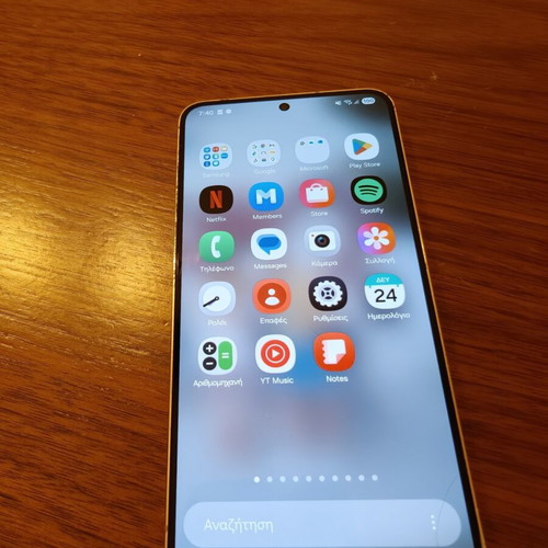 Samsung Galaxy S22 smartphone with minor corner crack