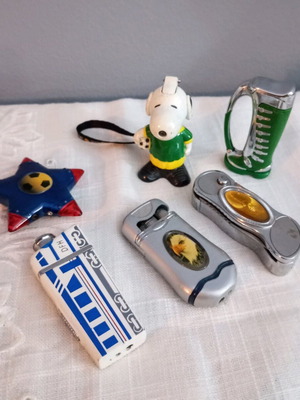 Vintage lighters used, pack of 6 with light