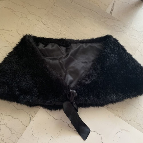 Fur collar like new, black, bow tie closure, not real fur