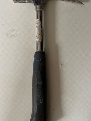 Hammer with Sharp Claw Like New