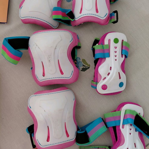 SFR Protective Set for Rollers and Skateboard like new, size Small