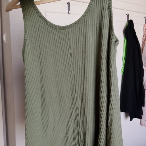 Khaki sleeveless top made in Italy like new