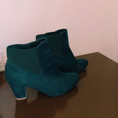 Green Cypress Suede Ankle Boots like new, size 40