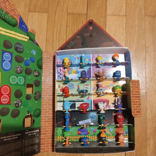 Lidl Stikeez Happy Home Complete Collection 24/24 with 89 Figures and Display House like new