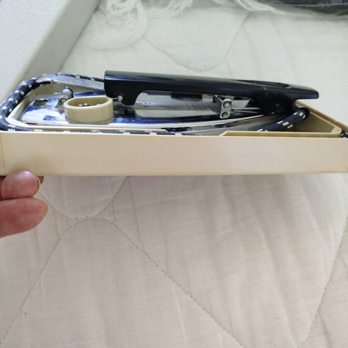 Electric travel iron like new, foldable handle