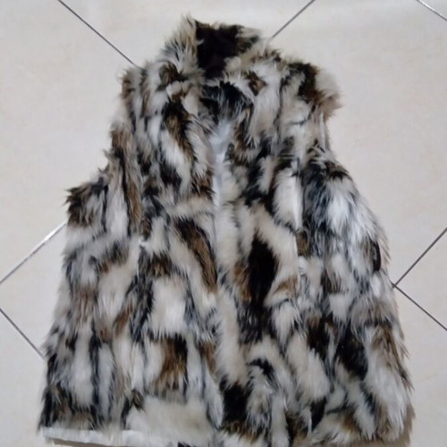 Fur vest size M like new