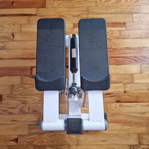 Mini stepper fitness equipment with resistance adjustment