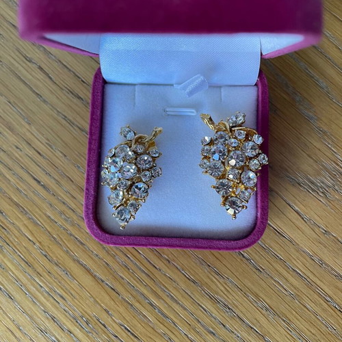 Vintage grape earrings new, white and gold