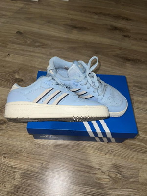 Adidas athletic shoes like new, blue, size 38 2/3