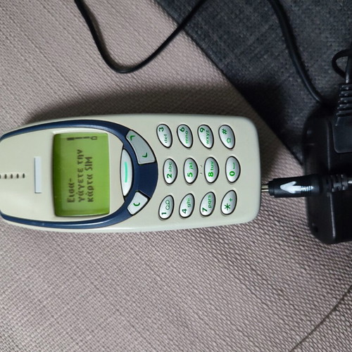 Nokia 3330 Classic Phone used, vintage brick model with charger