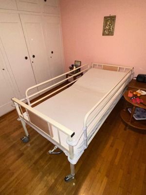 Νοσοκομειακό κρεβάτι μονόσπαστο μεταχειρισμένο με χειροκίνητο μηχανισμό και στρώμα