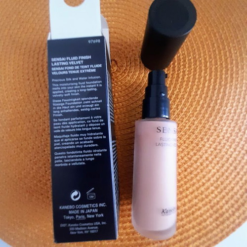 Kanebo Sensai Fluid Finish Lasting Velvet Foundation new, natural beige 30ml