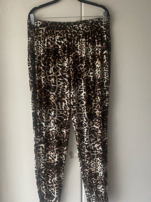 H&M pants L wide animal print like new