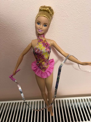 Barbie rhythmic gymnast doll with ribbon like new
