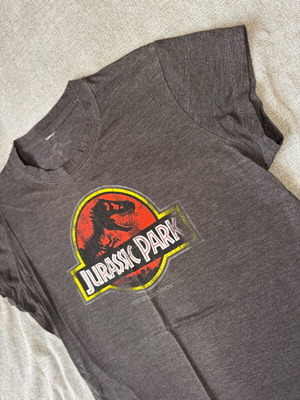 T-shirt Universal Studios with Jurassic Park print like new