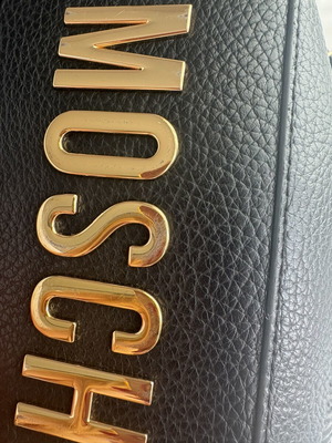 Τσάντα Moschino Love μαύρη χιαστί μεταχειρισμένη