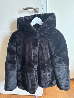 Zara fur short coat with hood like new, black