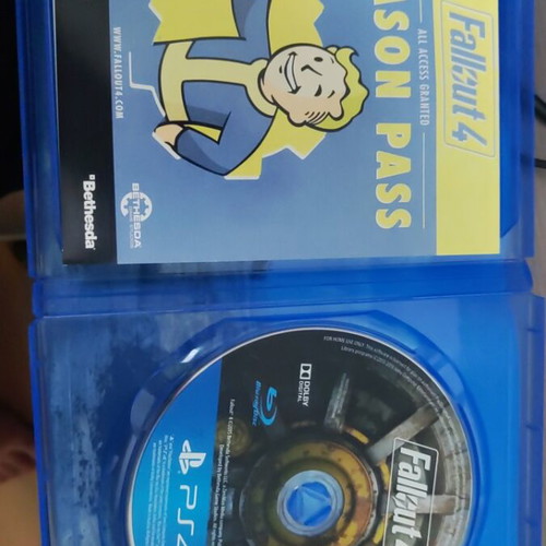 Fallout 4 PlayStation 4 game used, disk and box