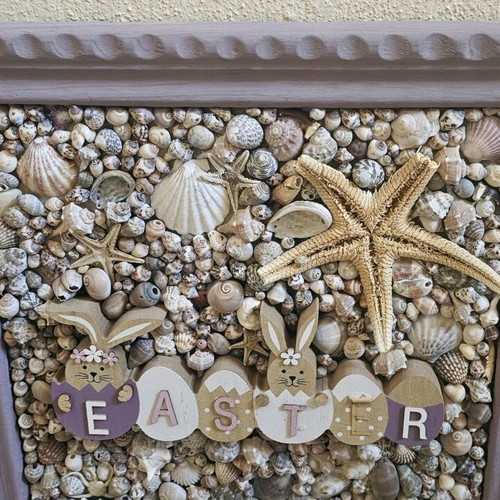 Easter-themed shell frame like new