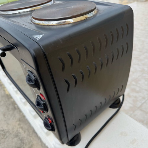 Ovens used, one large and one small with hot plates
