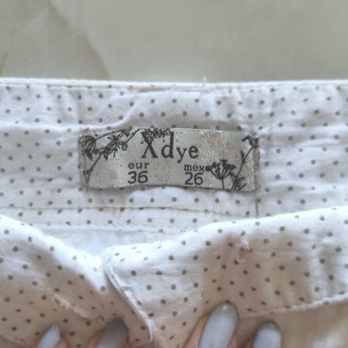 White denim skirt small size like new, missing front button