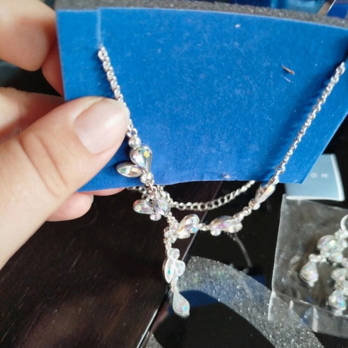 Avon teardrop necklace and earrings set new, turquoise and silver