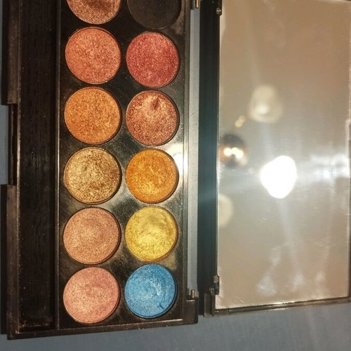 Sleek eyeshadow palettes set used, Au Naturel 601 & Sunset 568