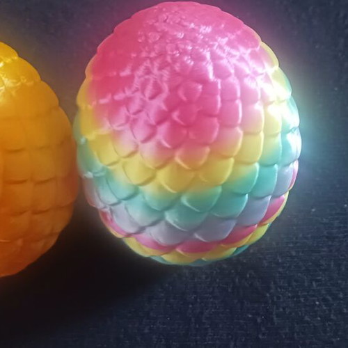 Plastic eggs set with dragons inside, 2 pieces, multicolor
