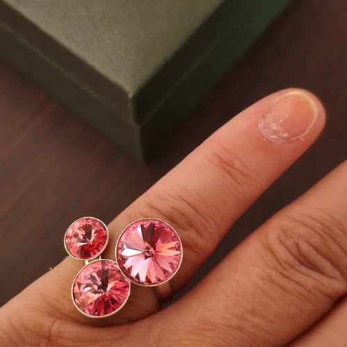 925 ring new with three large pink stones, adjustable