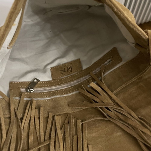 Suede leather shoulder bag used with fringes and silver details