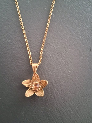 Flower necklace stainless steel gold plated like new with topaz stone