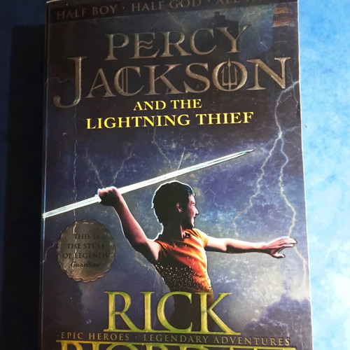 Percy Jackson and the Lightning Thief (Book 1) like new, English