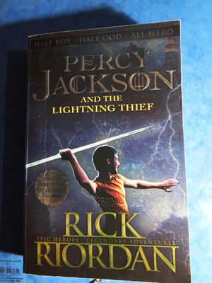 Percy Jackson and the Lightning Thief (Book 1) like new, English