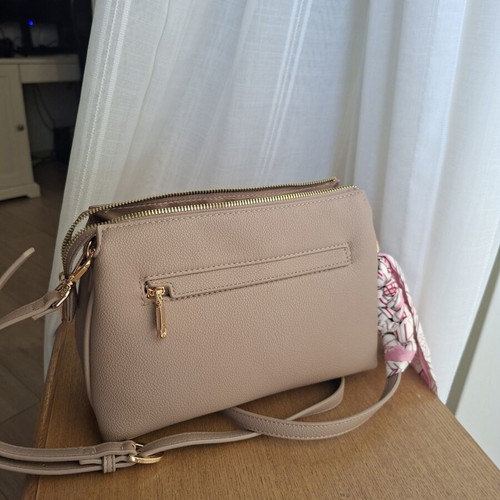 Carpisa bag like new, beige with gold details