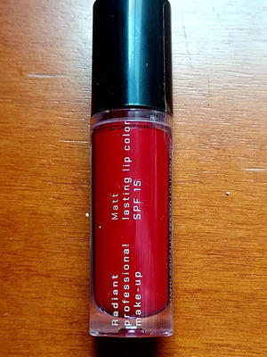 Κραγιόν Radiant Matt Lasting Lip Color καινούργιο, κόκκινο