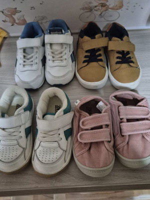Παιδικά παπούτσια πακέτο 4 ζευγάρια νούμερο 22 Reebok Zara Orchestra σαν καινούργιο