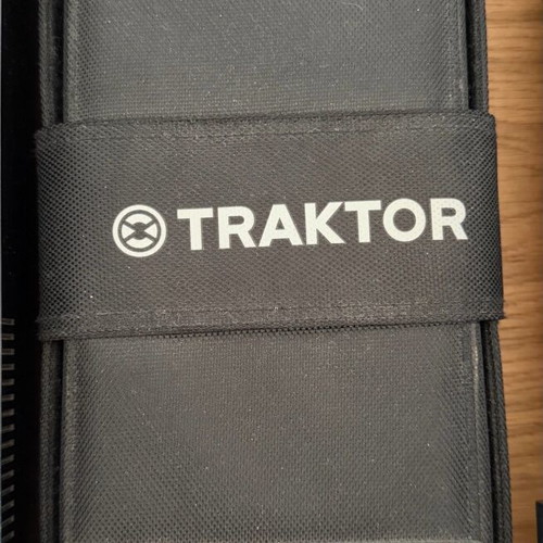Κάρτα ήχου Traktor Scratch A6 και Traktor Kontrol X1 MKII μεταχειρισμένα